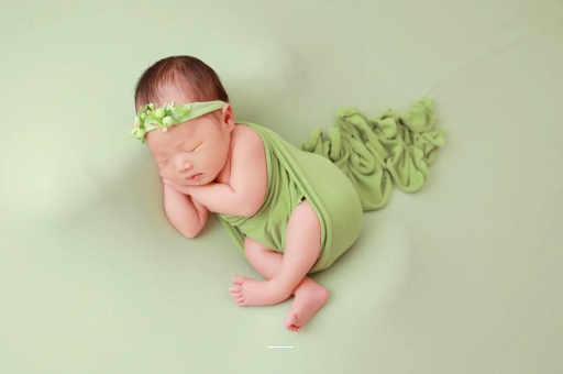 上饶宝宝边吃边拉正常吗